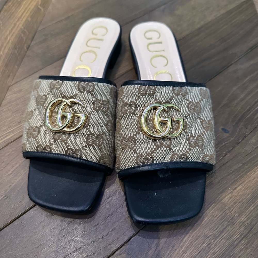 Gucci flats